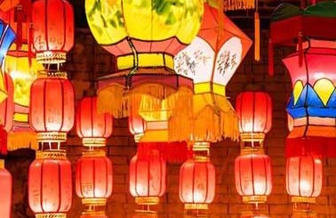 湖南洪江古商城被稱作“中華商業(yè)故宮”,晚上靠燈光秀鮮活了起來(lái)